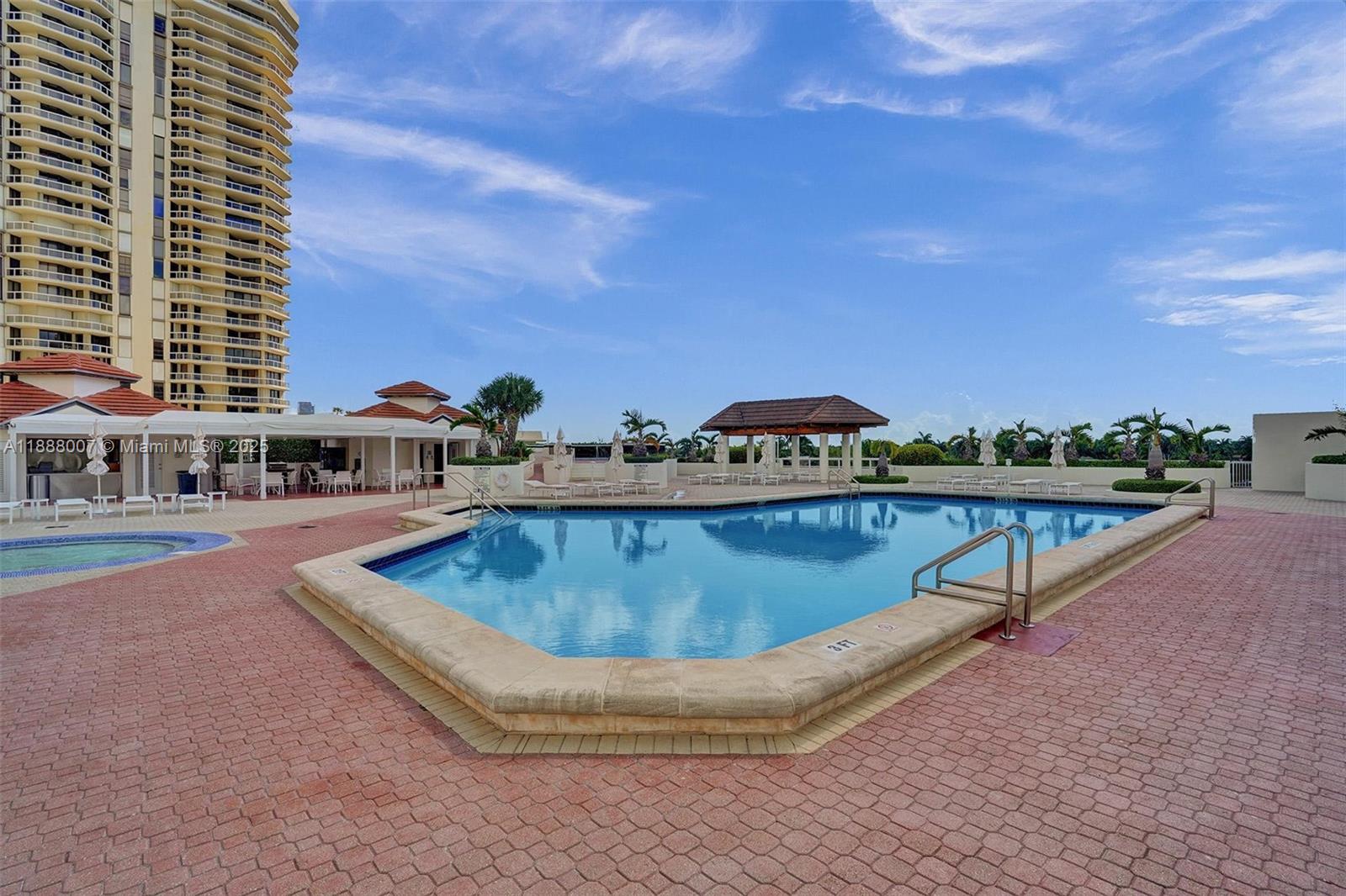 THE LANDMARK CONDO - Residential