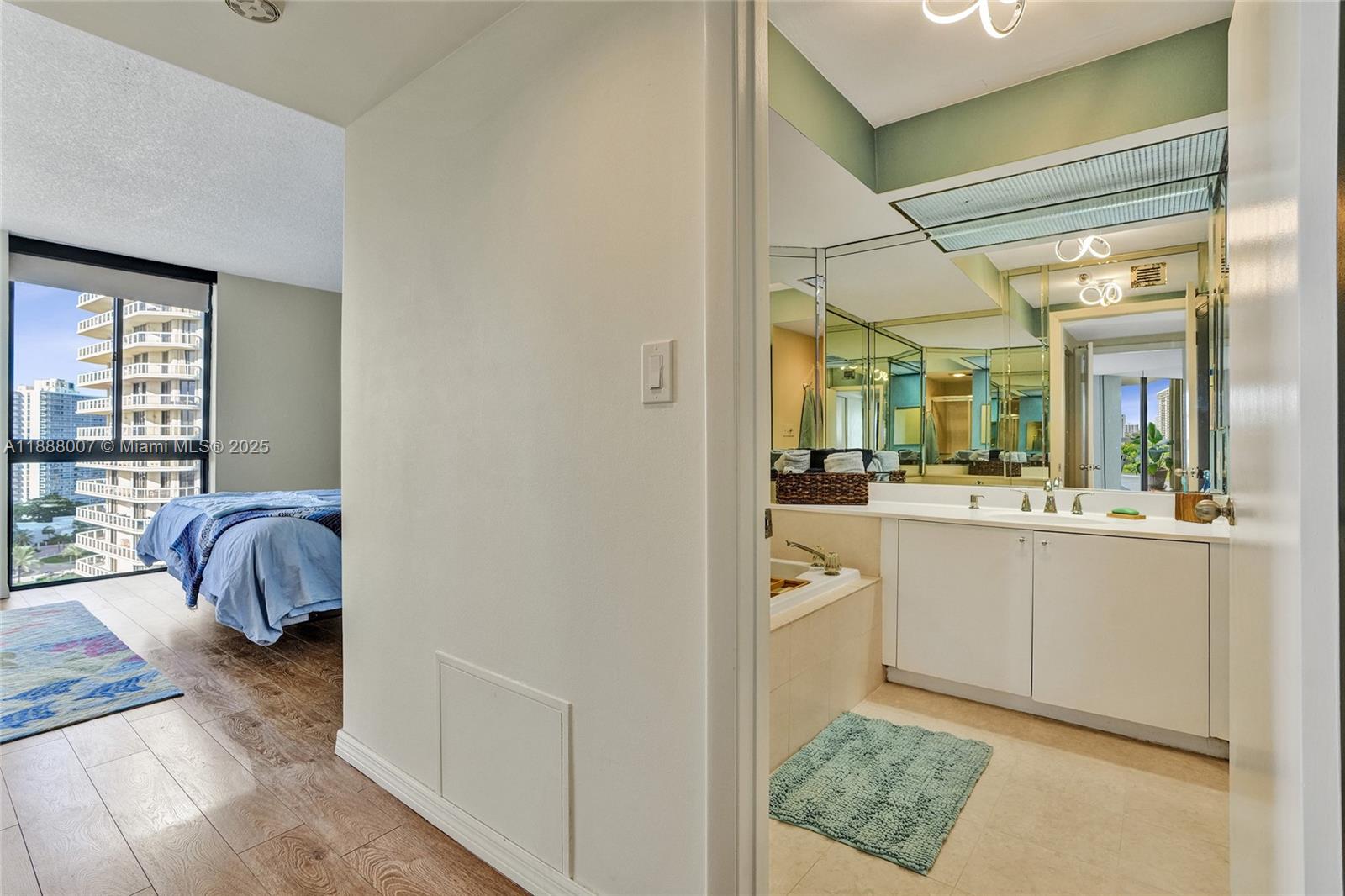 THE LANDMARK CONDO - Residential