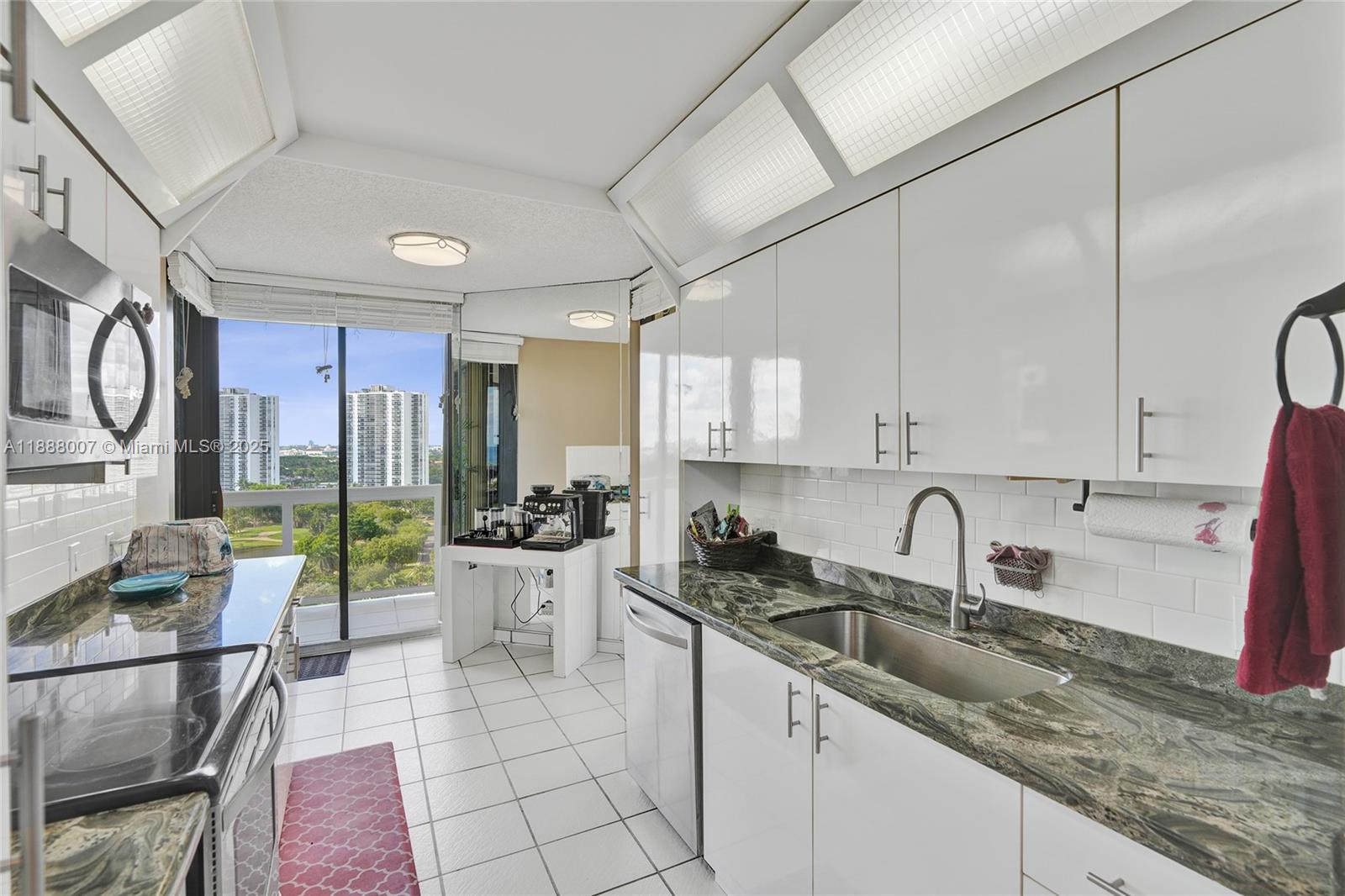 THE LANDMARK CONDO - Residential