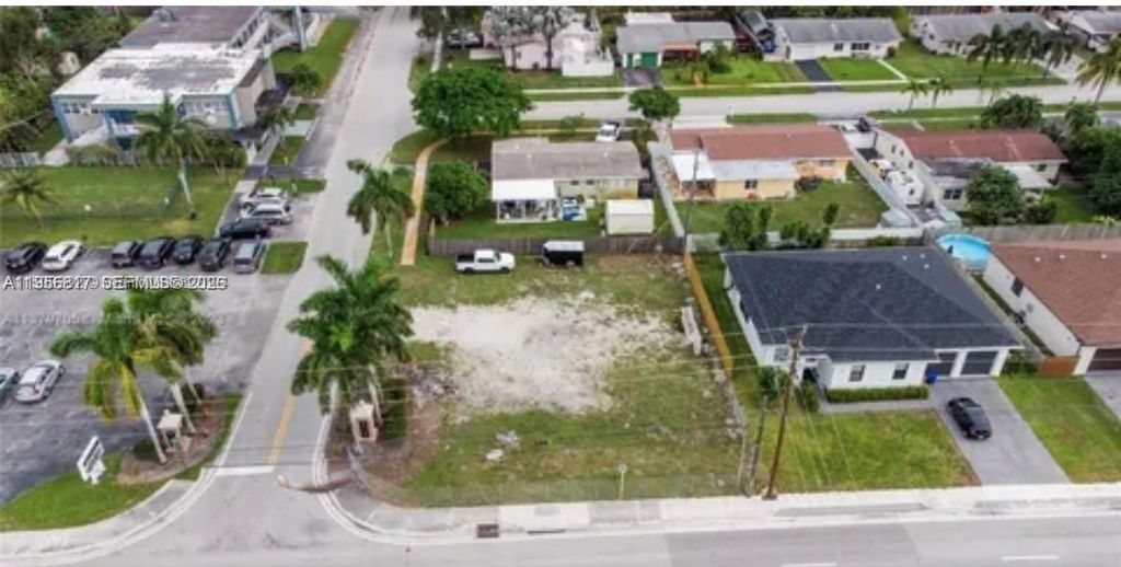 Photo of 4861 Peters Rd, Plantation, FL 33317 (MLS # A11956817)