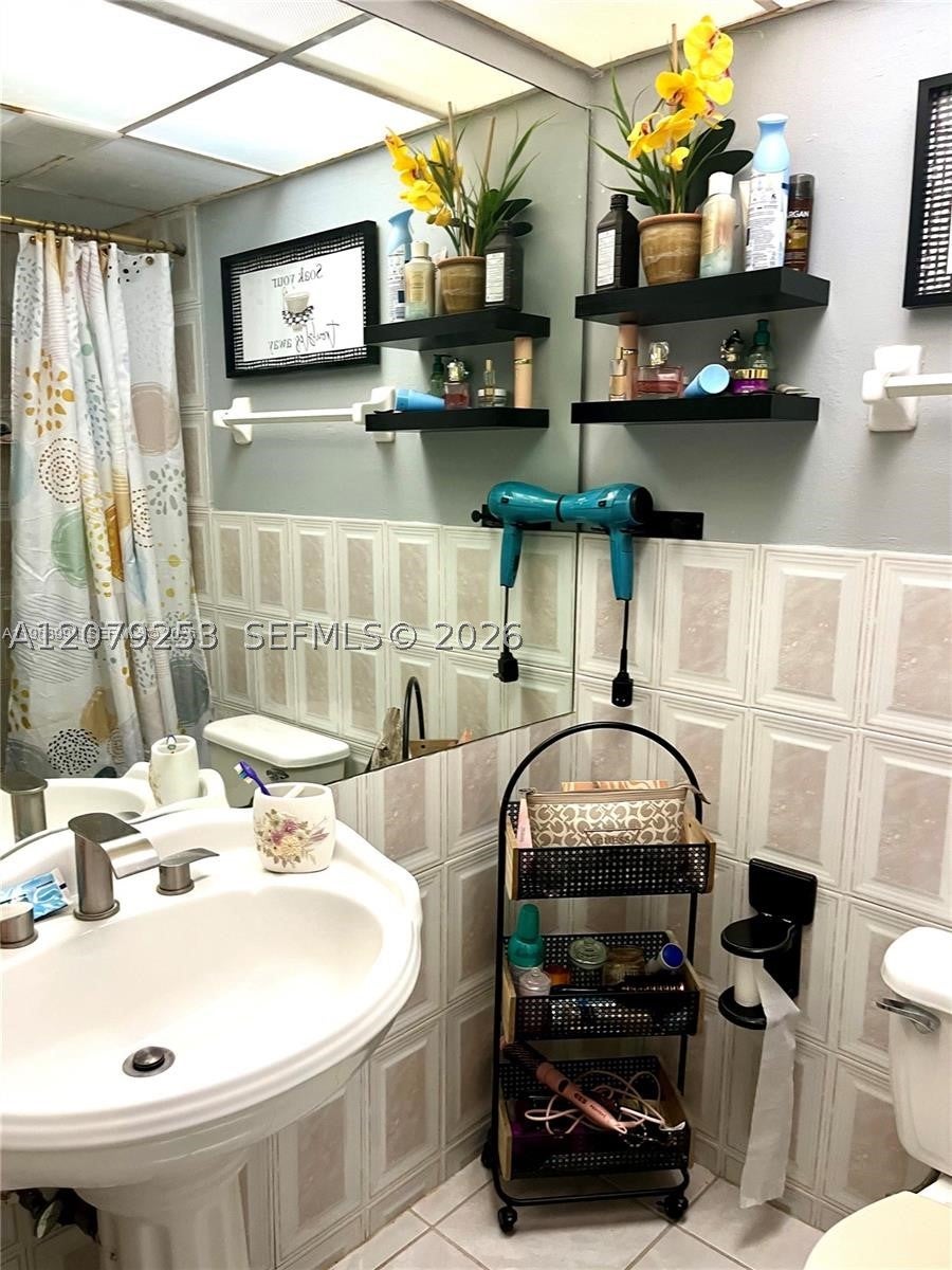 Photo of 3760 Inverrary Dr #2R, Lauderhill, FL 33319 (MLS # A12079253)
