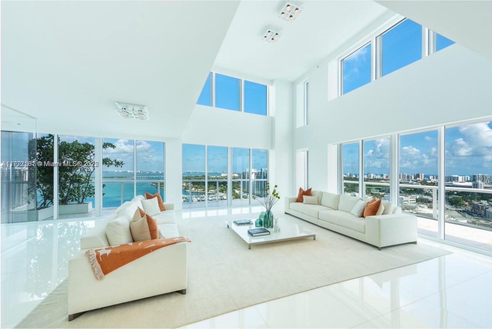 10 Venetian Way PH4