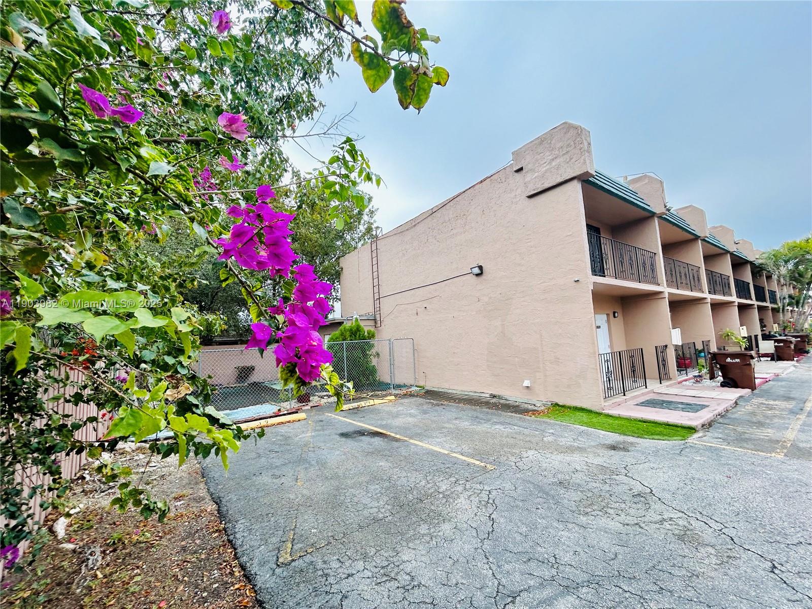 WESTSIDE CONDO - Residential