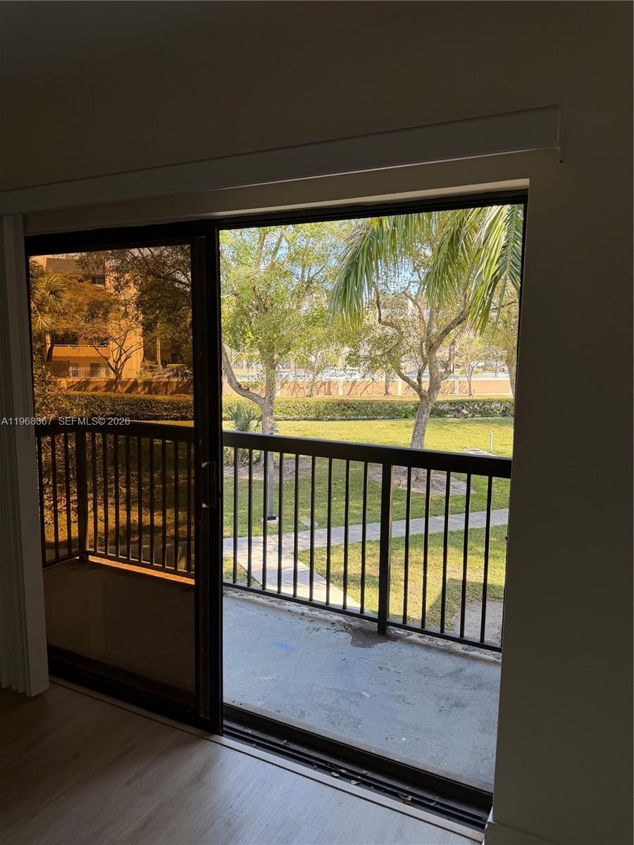 KINGS CREEK WEST CONDO BL - Residential