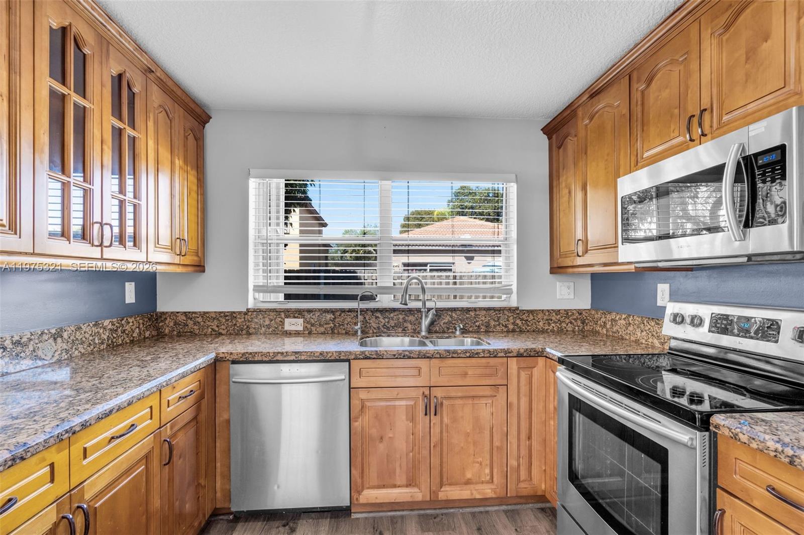 AMERITRAIL SECTION III - Residential Lease