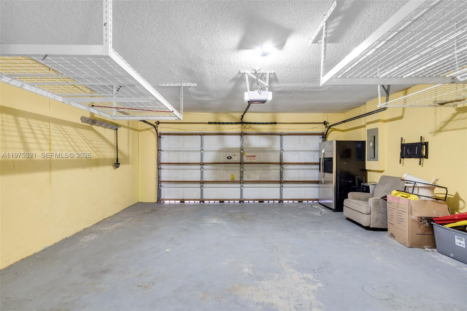 AMERITRAIL SECTION III - Residential Lease