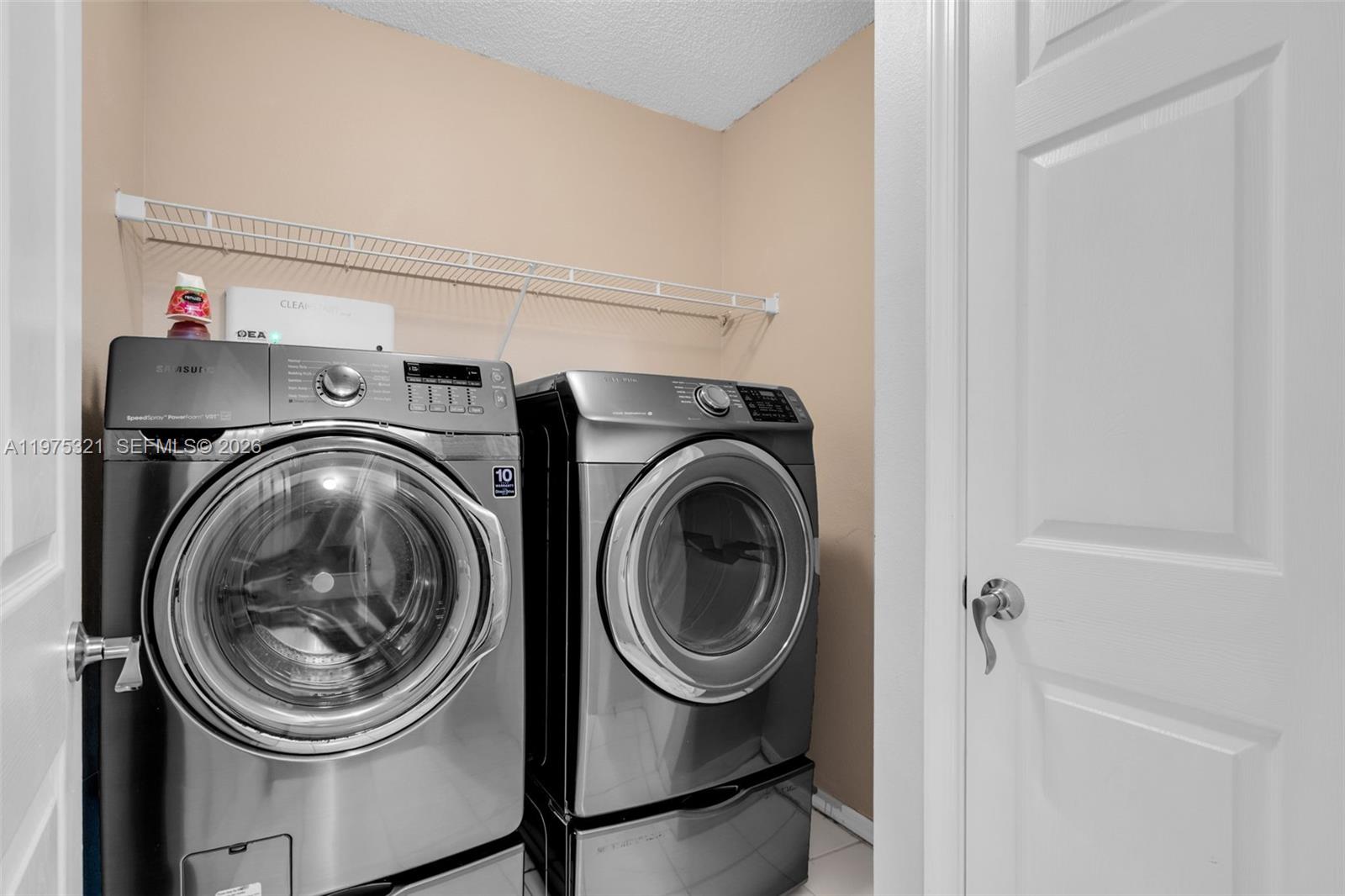 AMERITRAIL SECTION III - Residential Lease