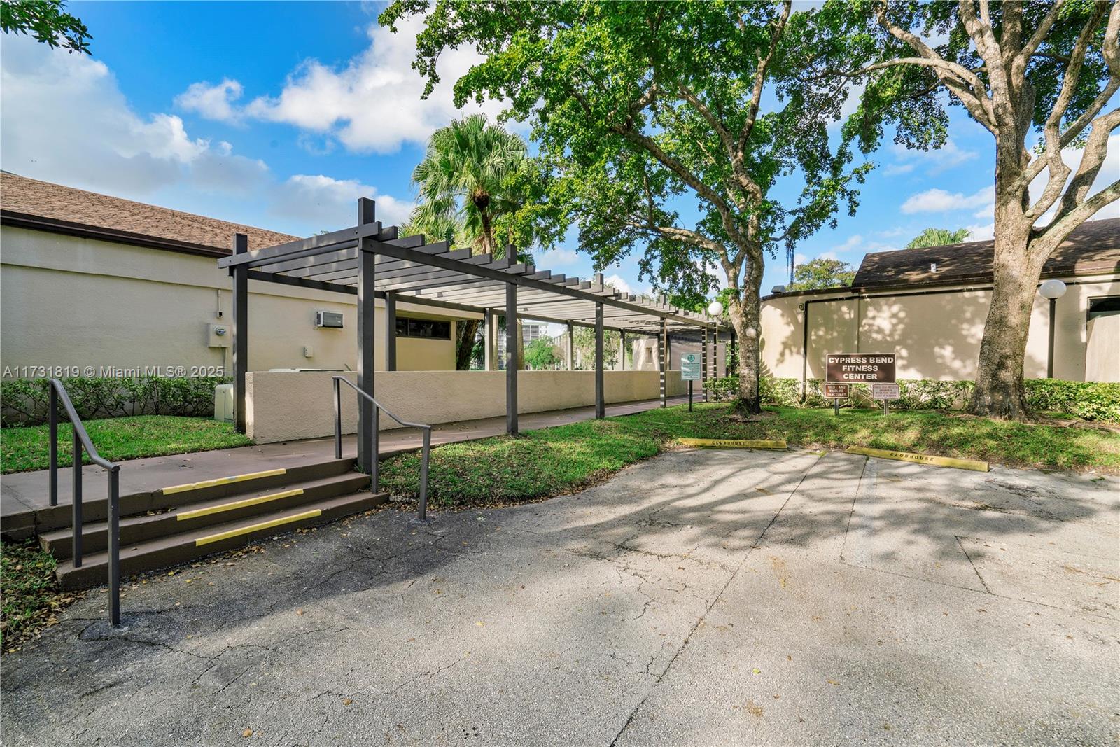 CYPRESS BEND CONDOMINIUM - Residential