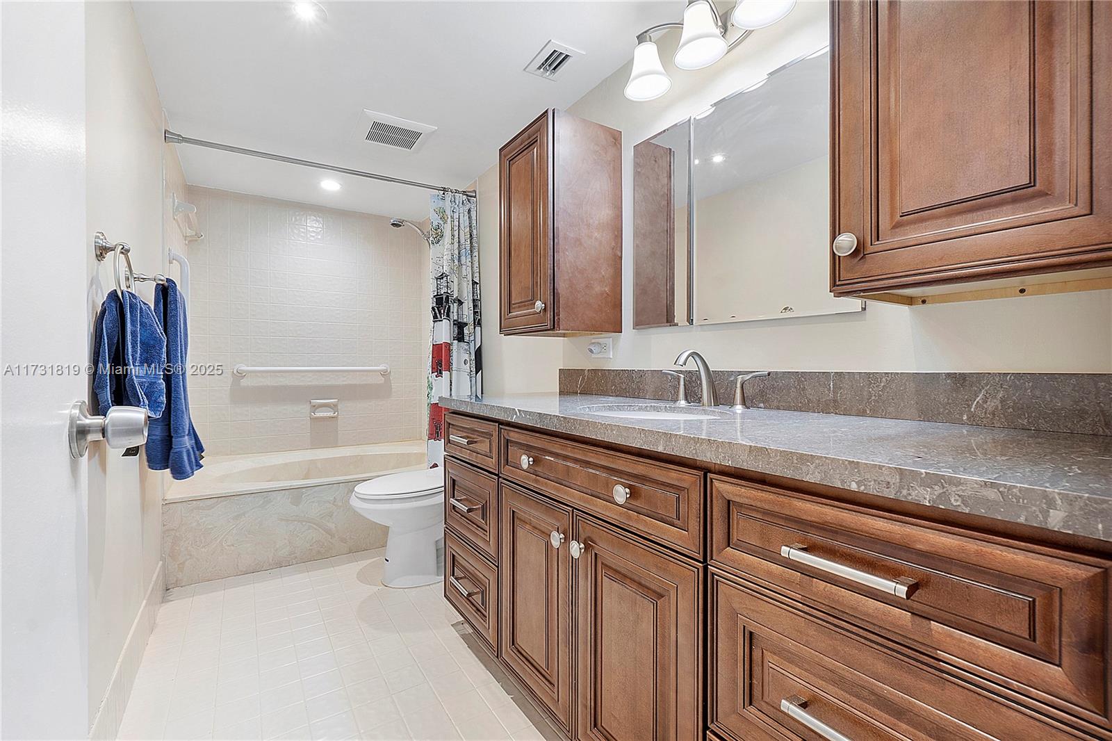 CYPRESS BEND CONDOMINIUM - Residential
