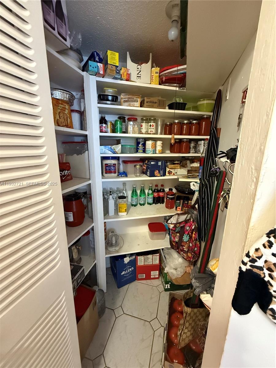 GARNET CONDO - Residential