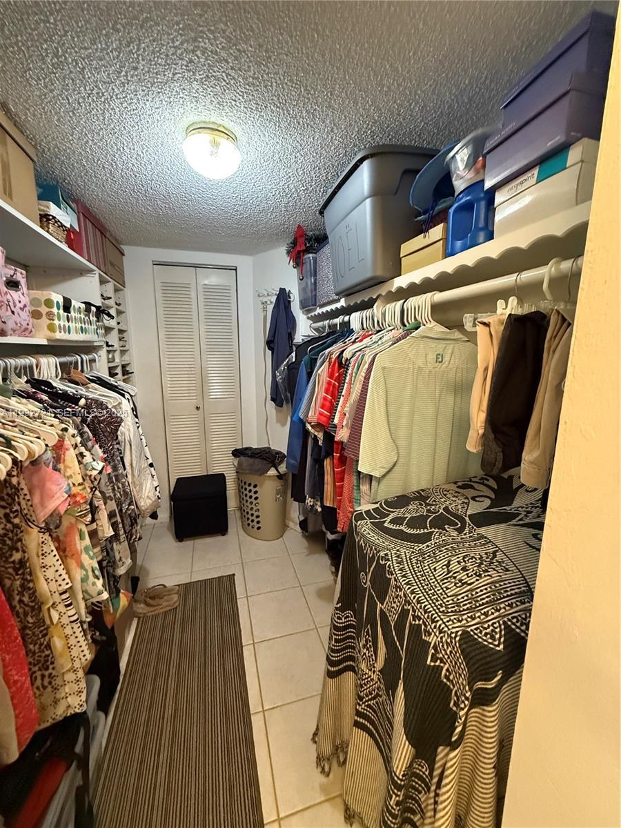 GARNET CONDO - Residential