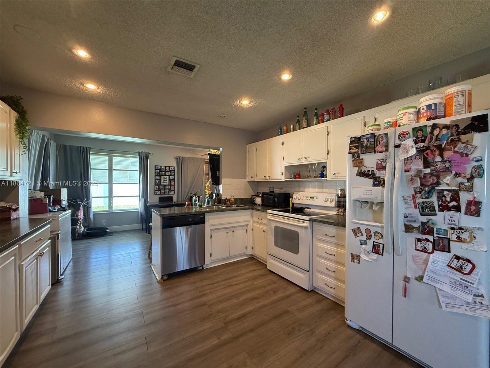 TAMARAC LAKES NORTH - Residential