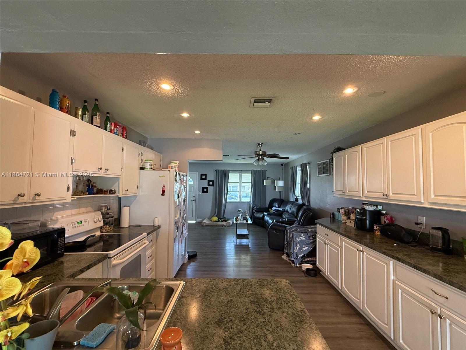 TAMARAC LAKES NORTH - Residential