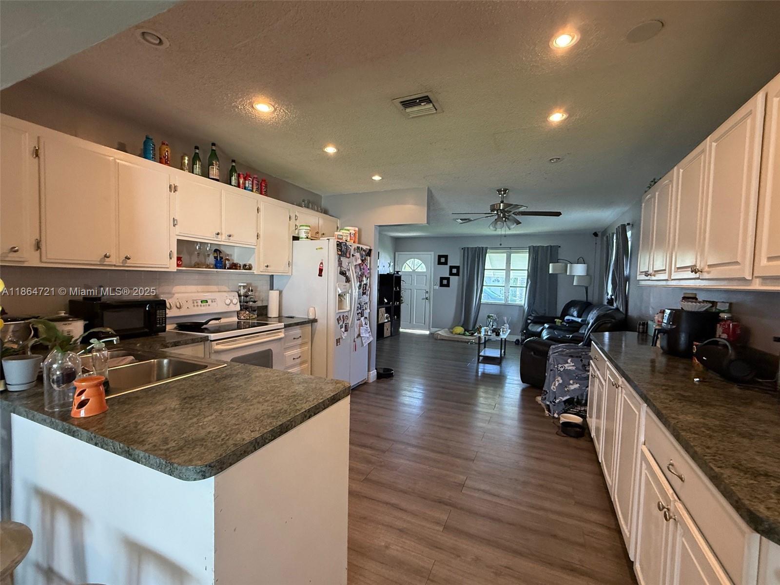 TAMARAC LAKES NORTH - Residential