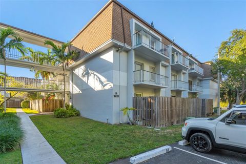 9621 SW 77th Ave 204B Miami FL 33156