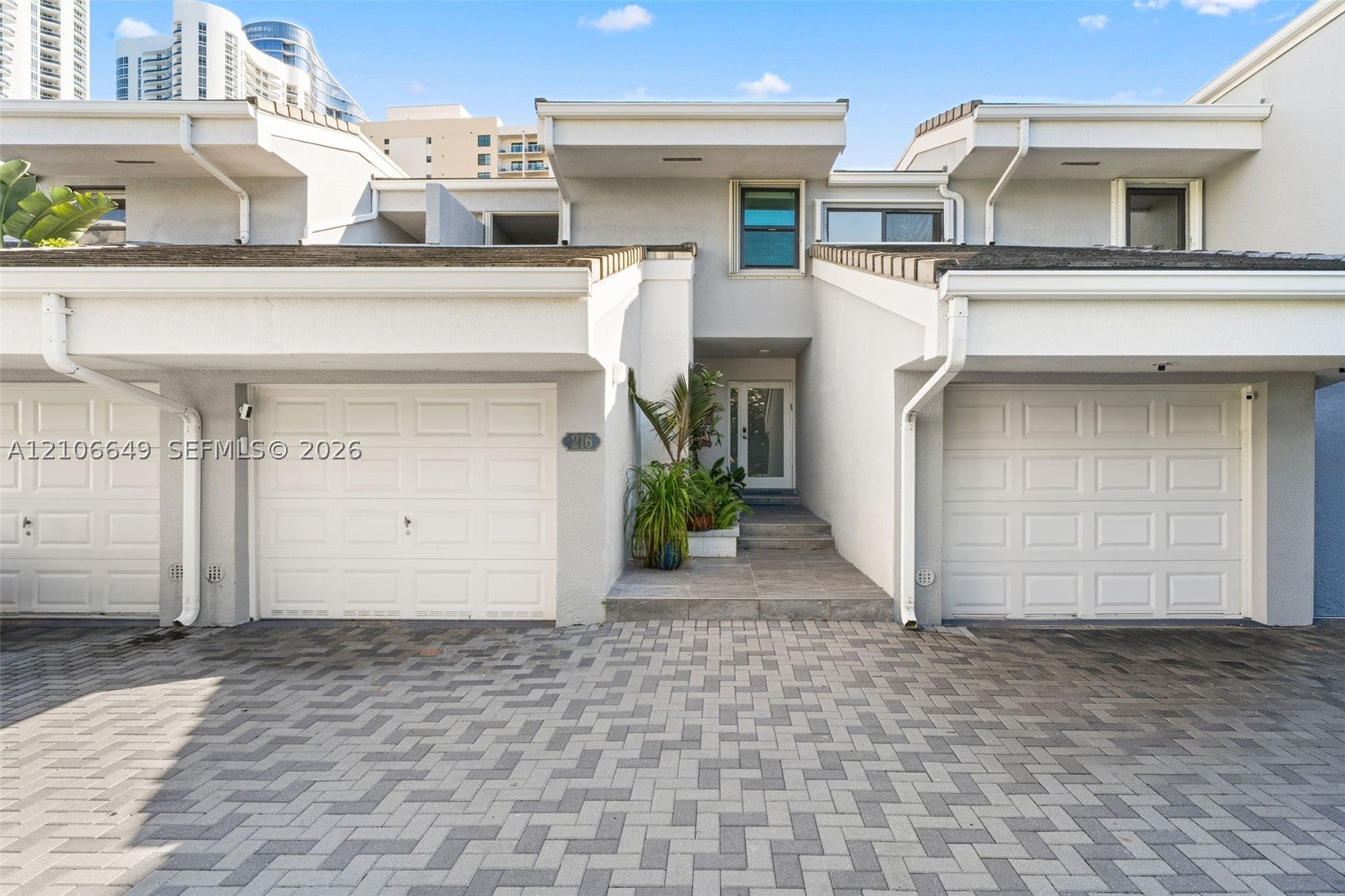 216 Poinciana Dr 206