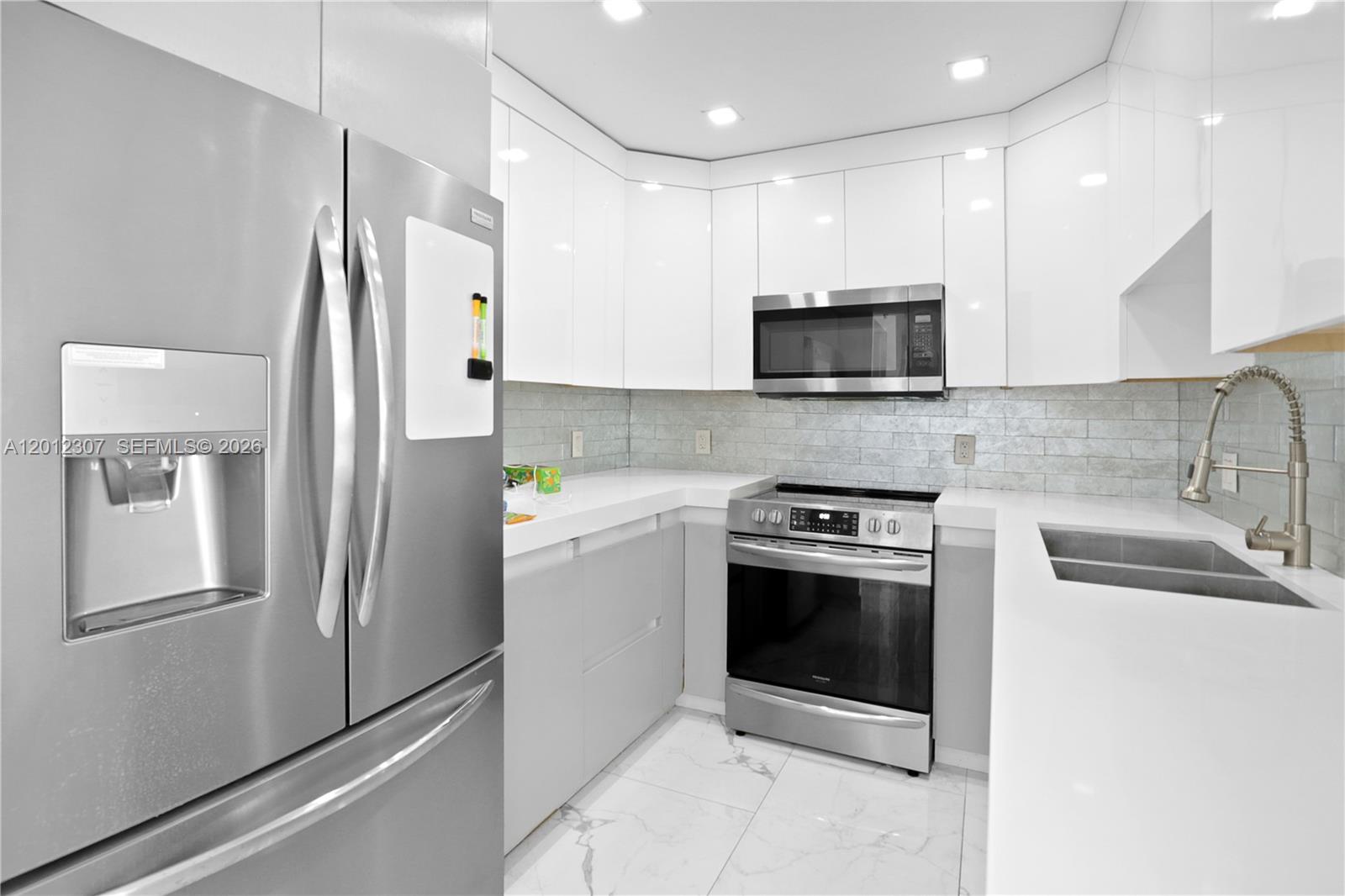AVENTURA ELDORADO CONDO - Residential