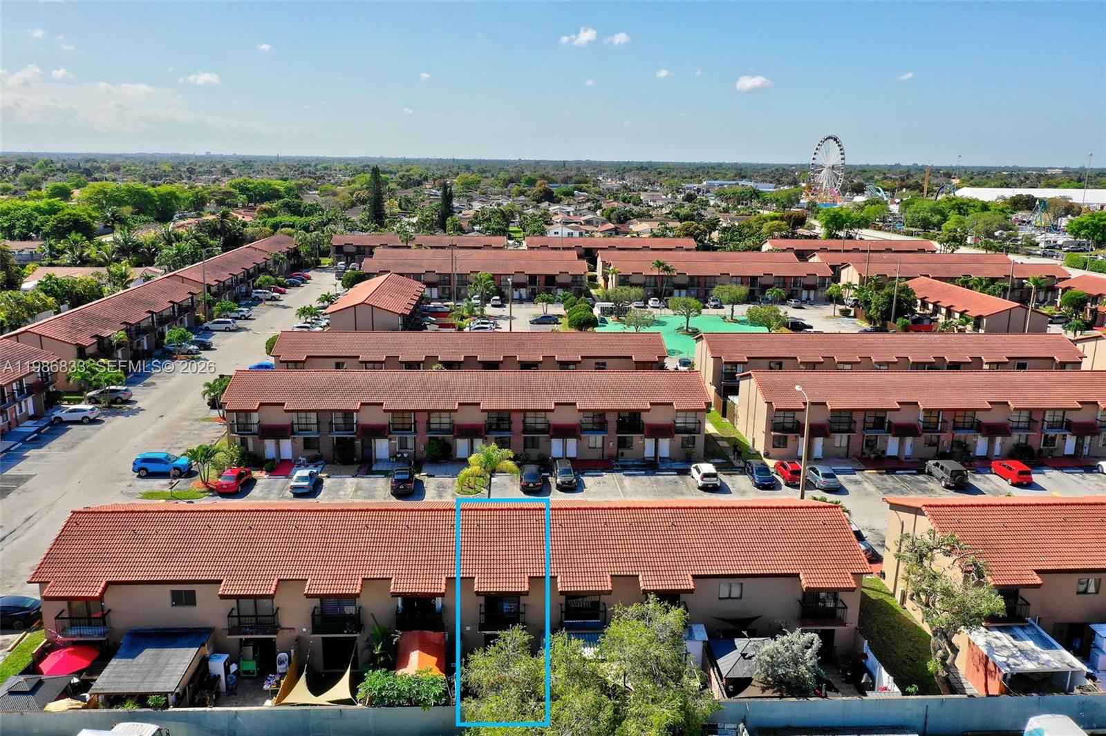 VILLAS UNIVERSITY SQUARE - Residential