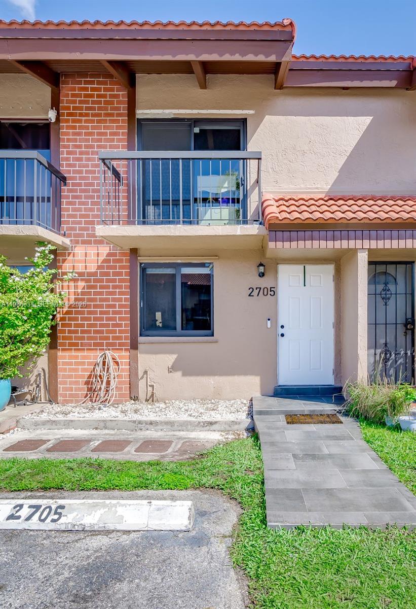 VILLAS UNIVERSITY SQUARE - Residential