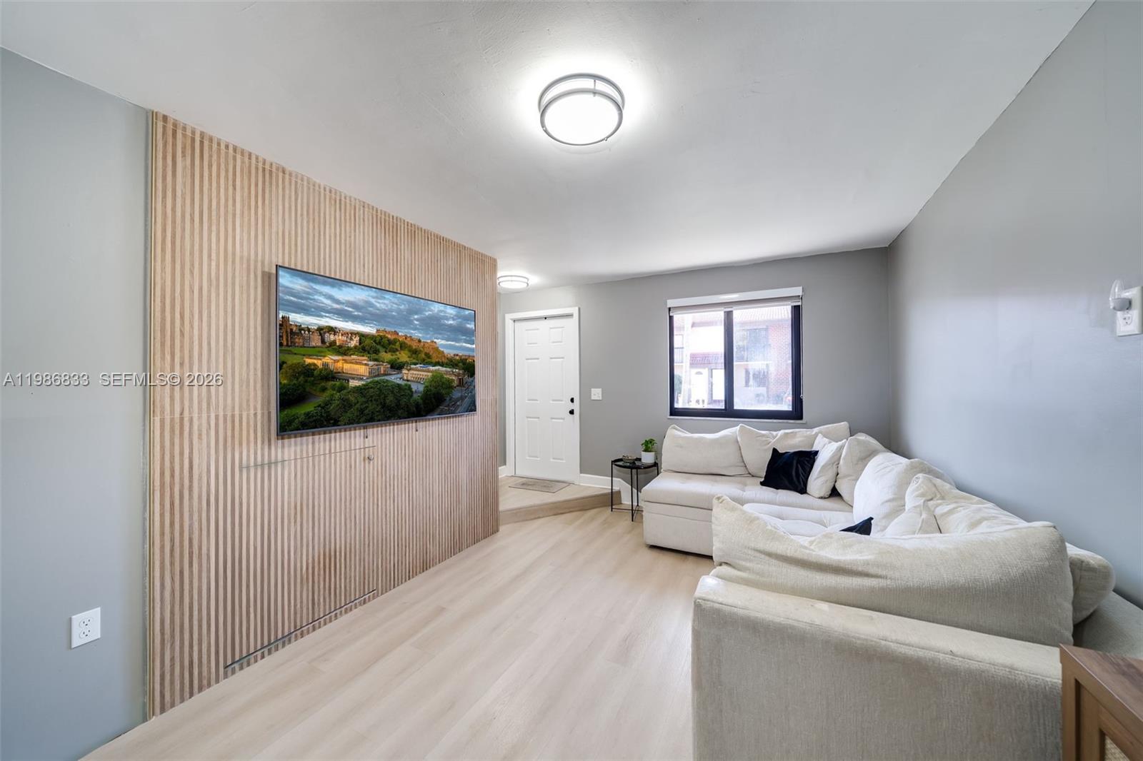 VILLAS UNIVERSITY SQUARE - Residential