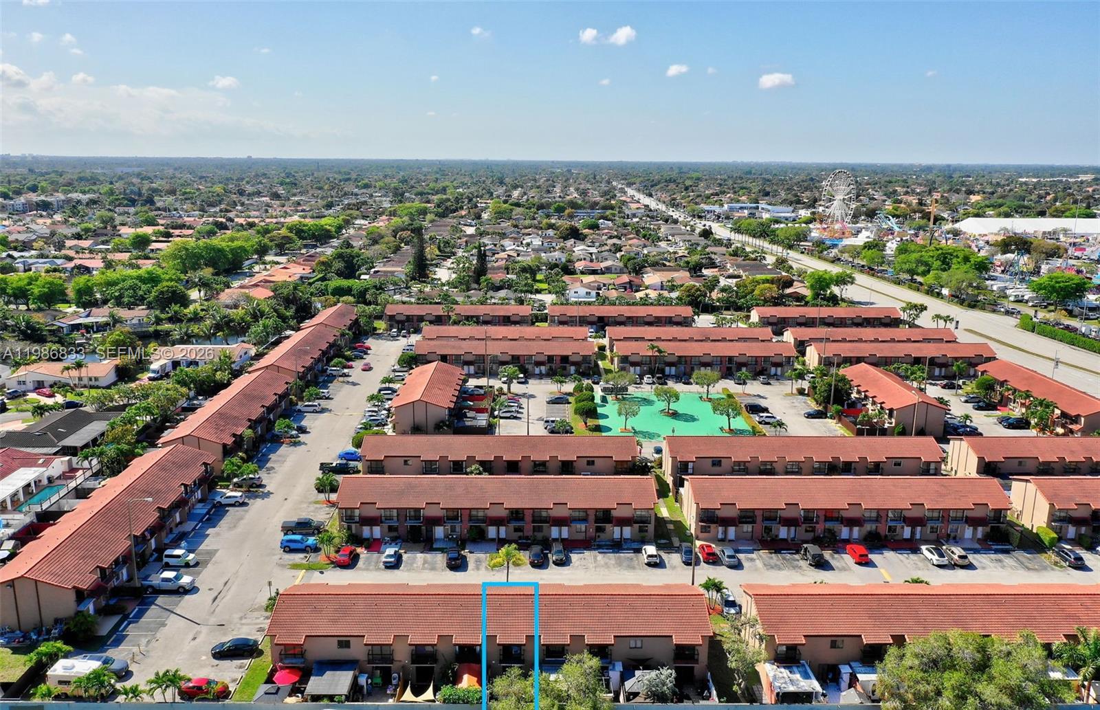 VILLAS UNIVERSITY SQUARE - Residential