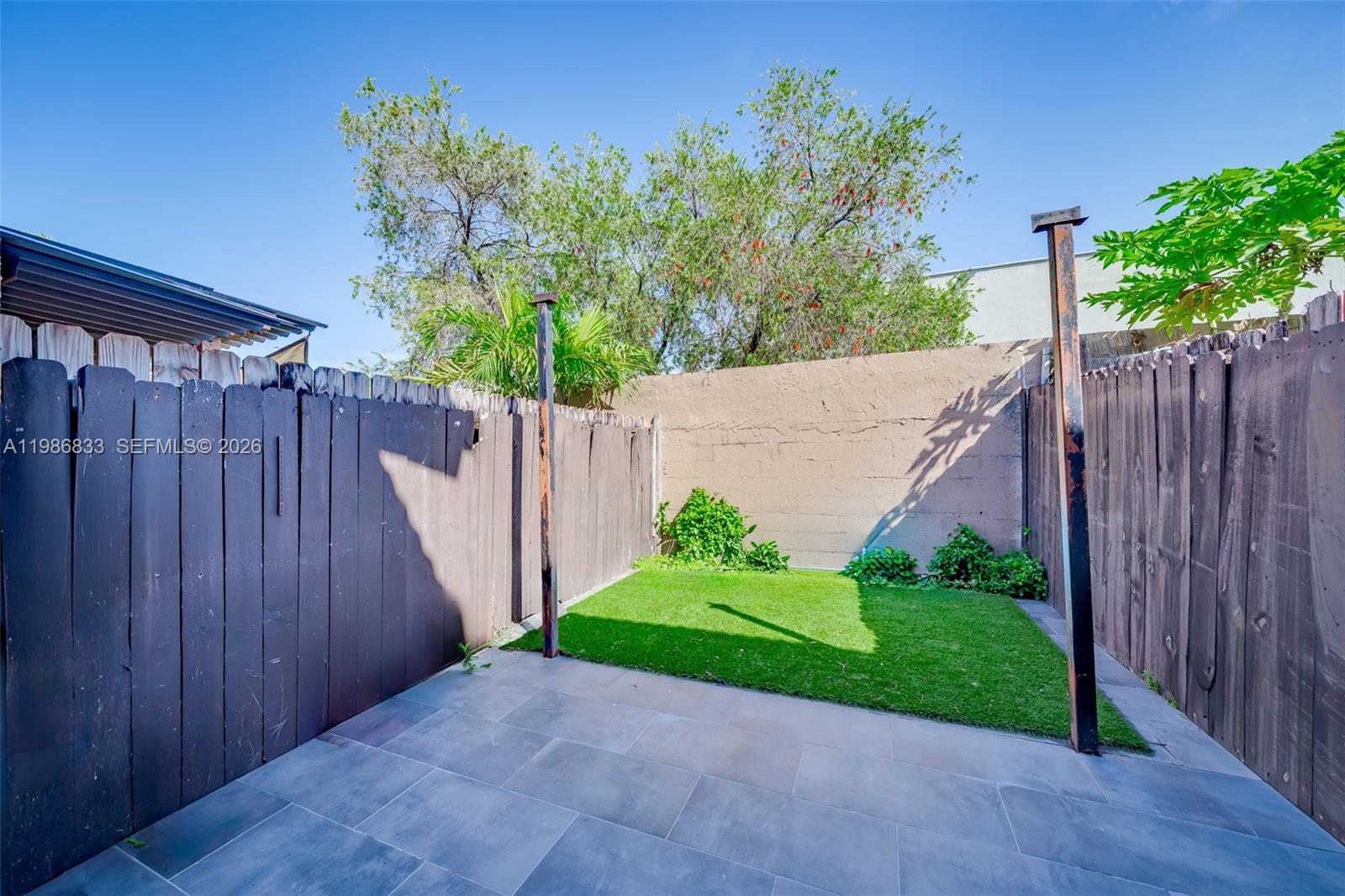 VILLAS UNIVERSITY SQUARE - Residential