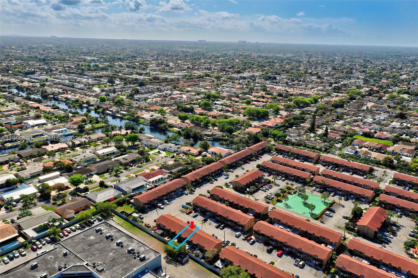 VILLAS UNIVERSITY SQUARE - Residential