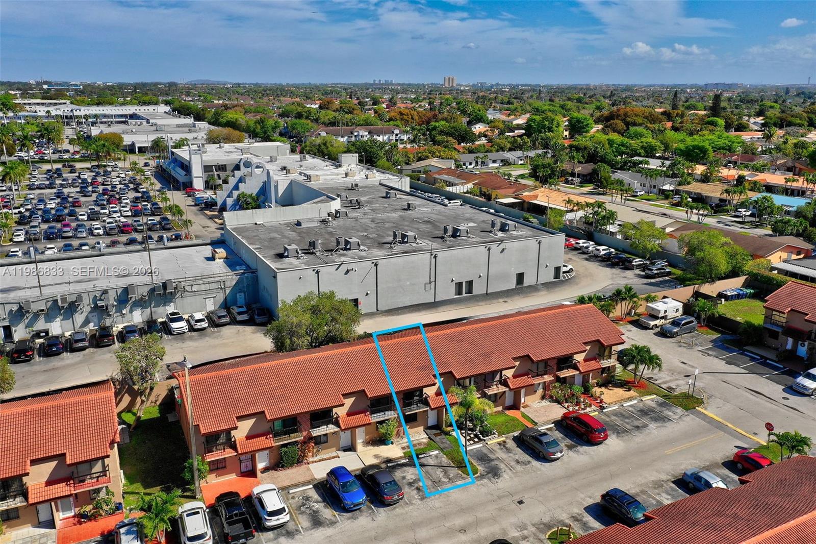 VILLAS UNIVERSITY SQUARE - Residential