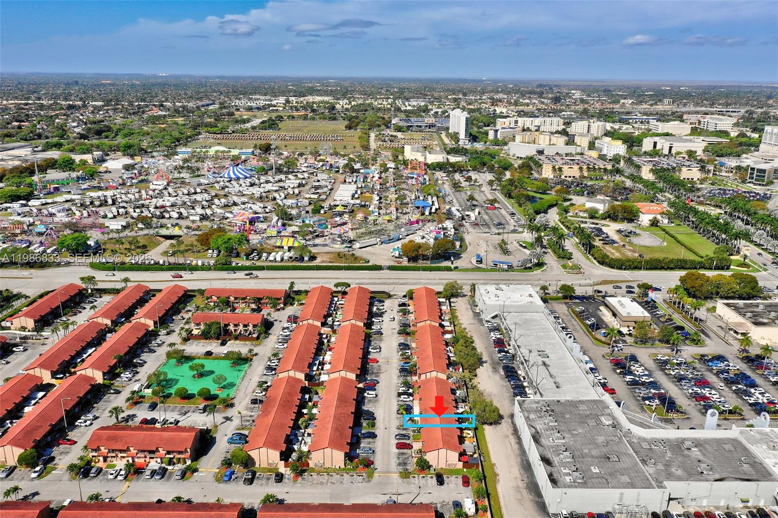 VILLAS UNIVERSITY SQUARE - Residential