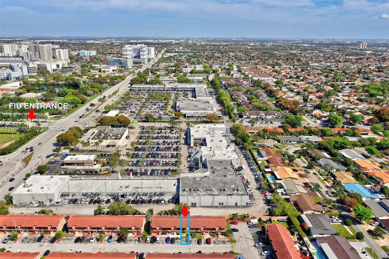 VILLAS UNIVERSITY SQUARE - Residential