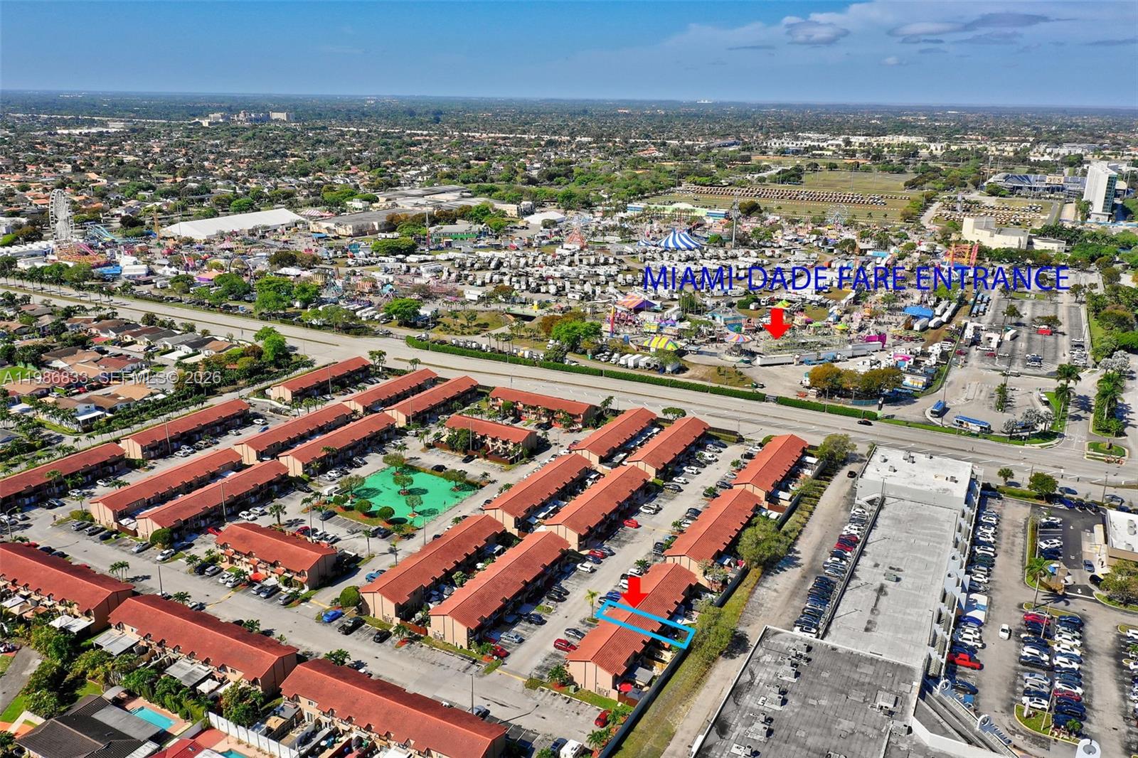 VILLAS UNIVERSITY SQUARE - Residential