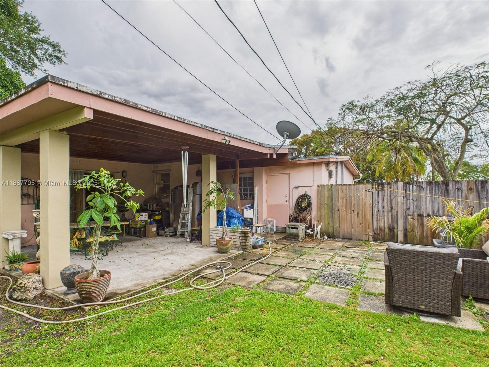 HOLIDAY HOUSE SEC 1 - Residential