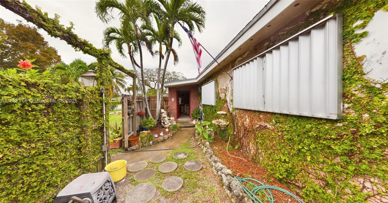 HOLIDAY HOUSE SEC 1 - Residential