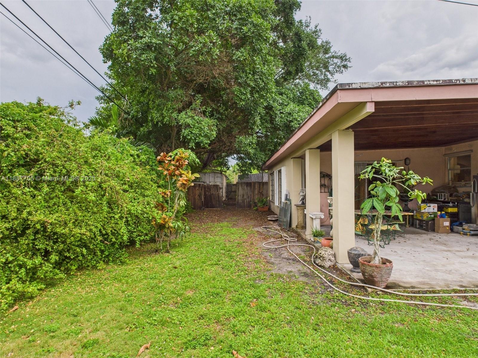 HOLIDAY HOUSE SEC 1 - Residential
