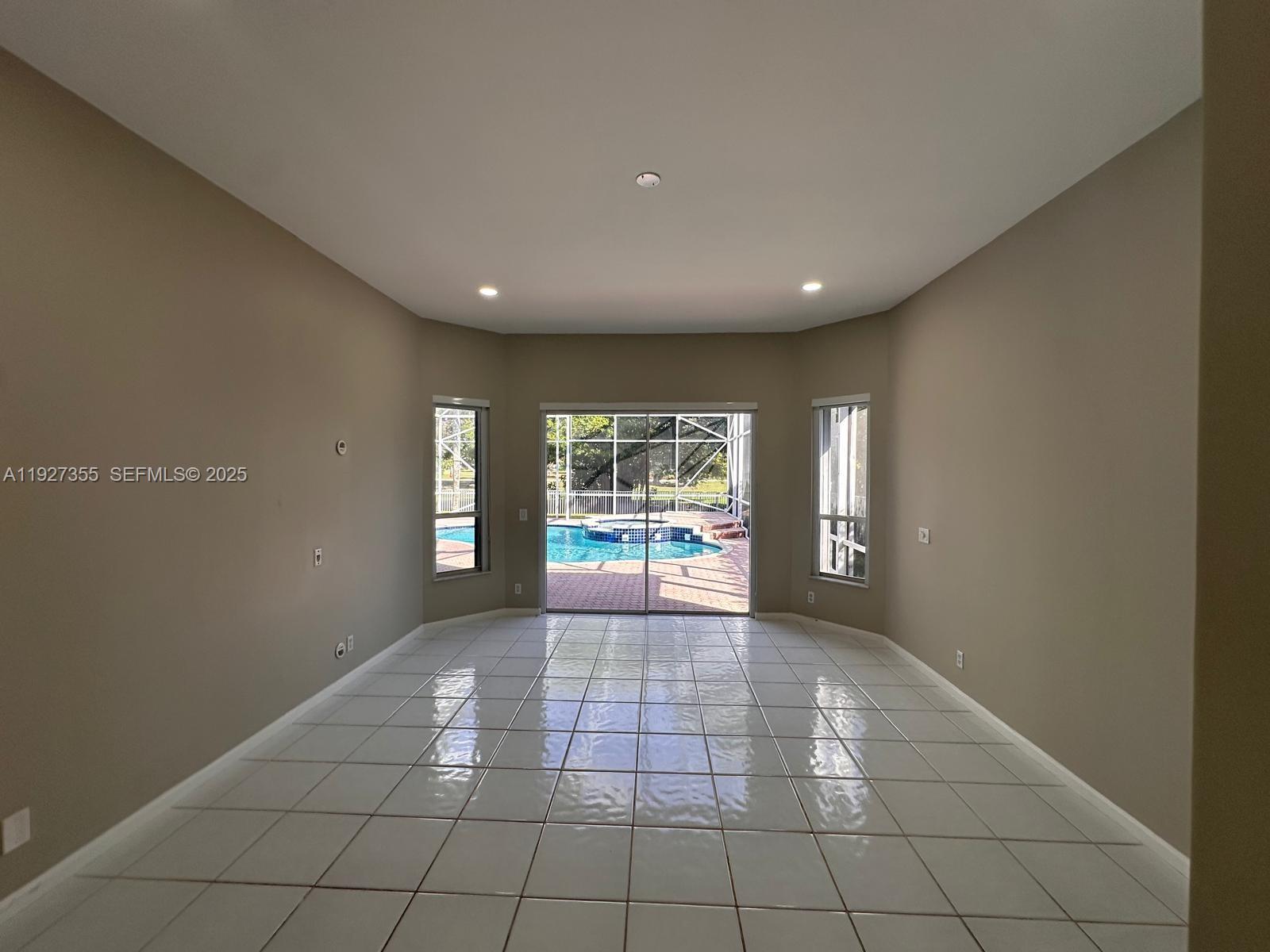 HOLLYWOOD LAKES COUNTRY C - Residential