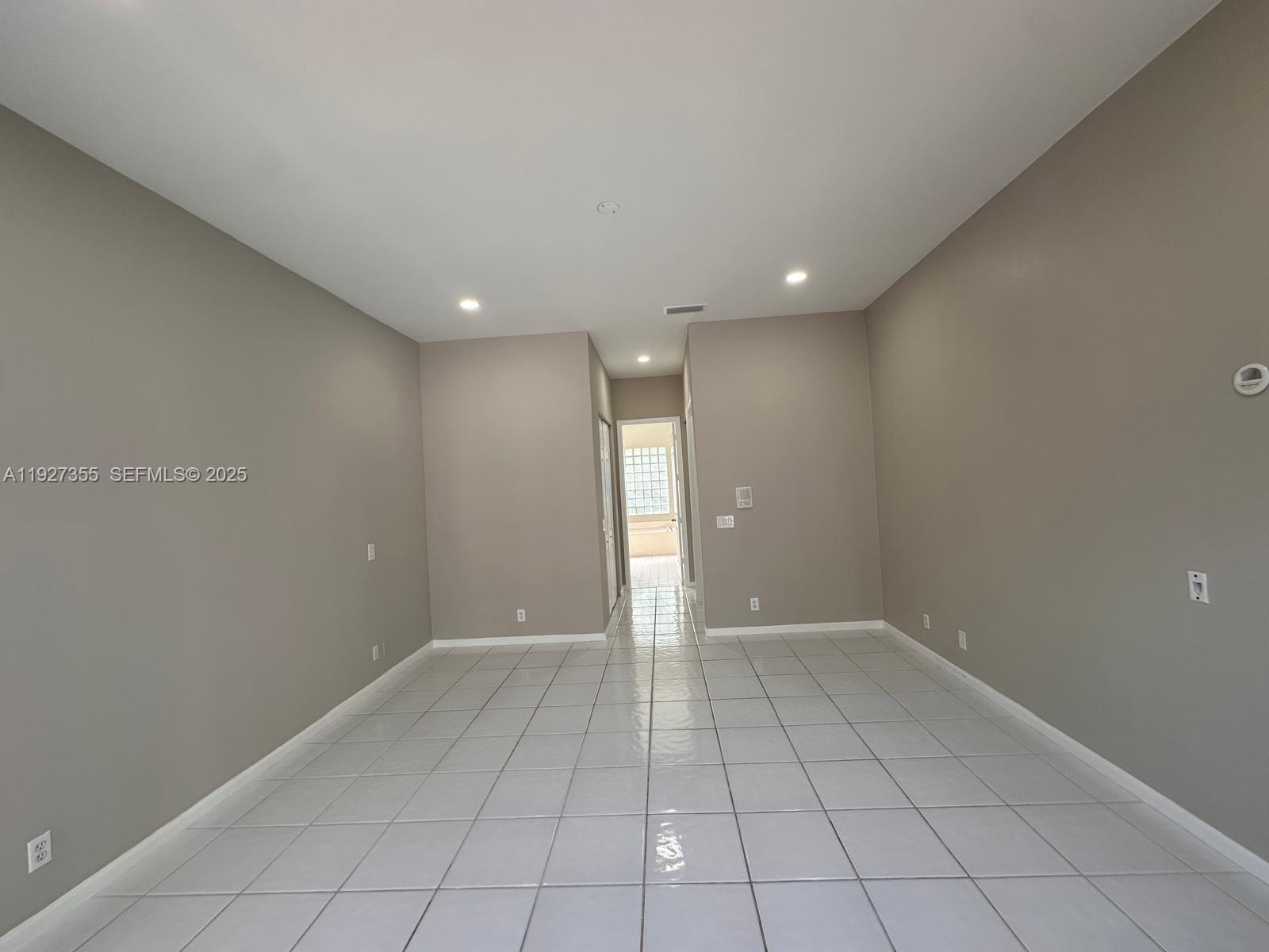 HOLLYWOOD LAKES COUNTRY C - Residential