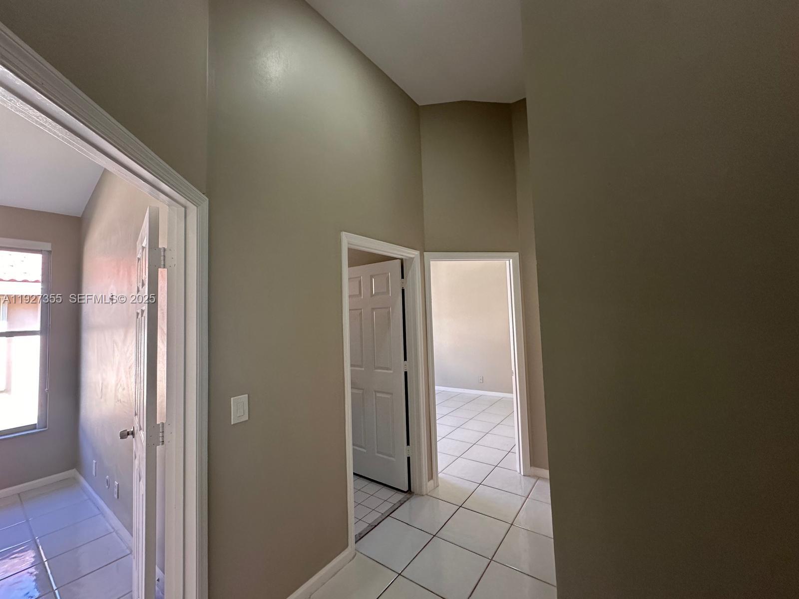 HOLLYWOOD LAKES COUNTRY C - Residential