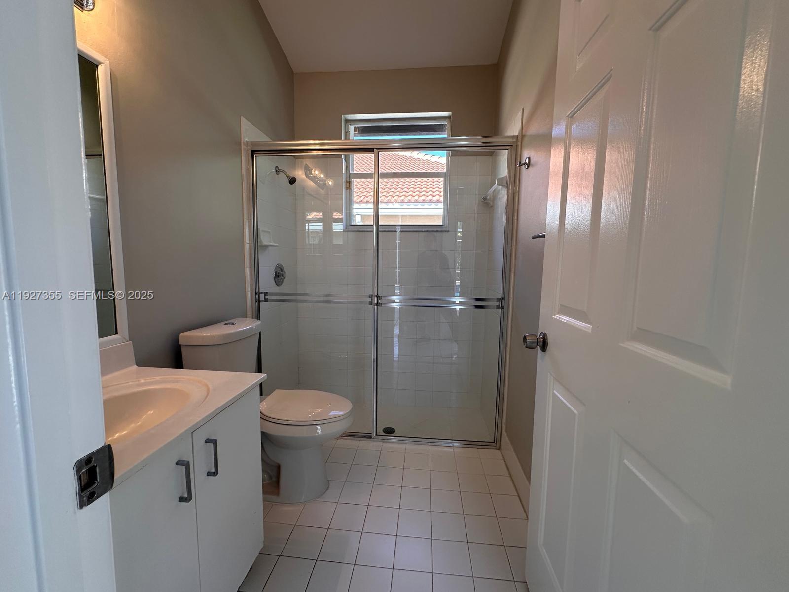 HOLLYWOOD LAKES COUNTRY C - Residential