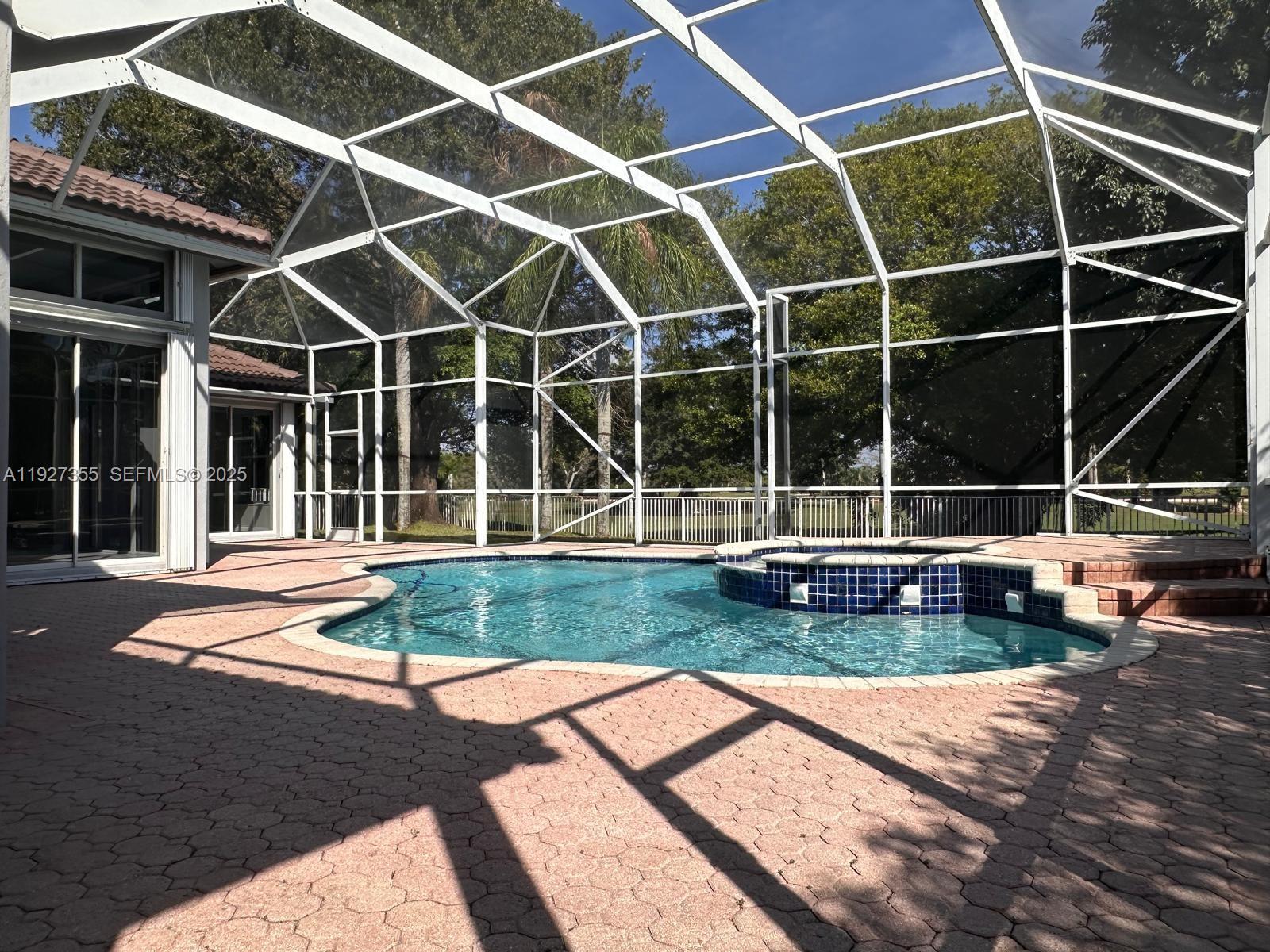 HOLLYWOOD LAKES COUNTRY C - Residential