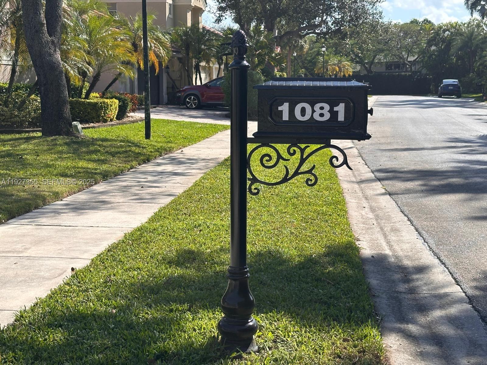 HOLLYWOOD LAKES COUNTRY C - Residential