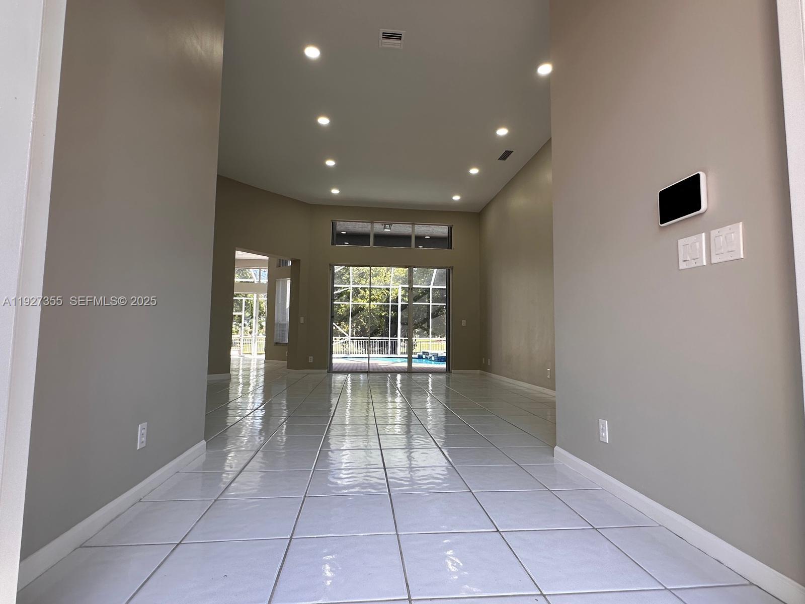 HOLLYWOOD LAKES COUNTRY C - Residential