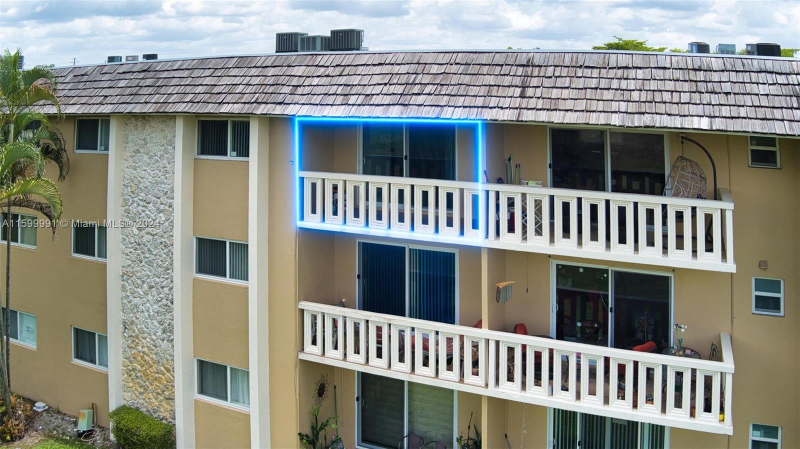 VILLAS OF MIAMI LAKES CON - Residential