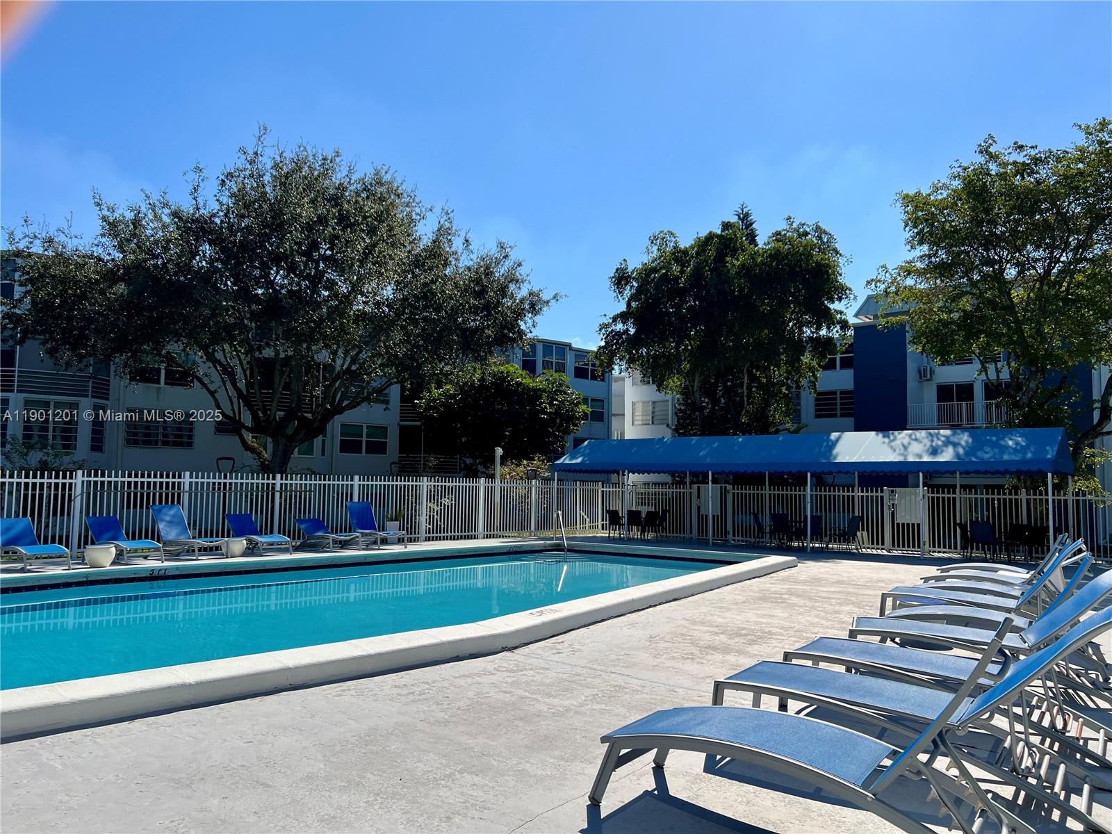 ROLLING GREEN CONDO E - Residential