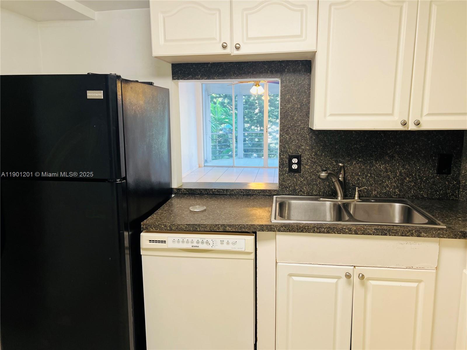 ROLLING GREEN CONDO E - Residential