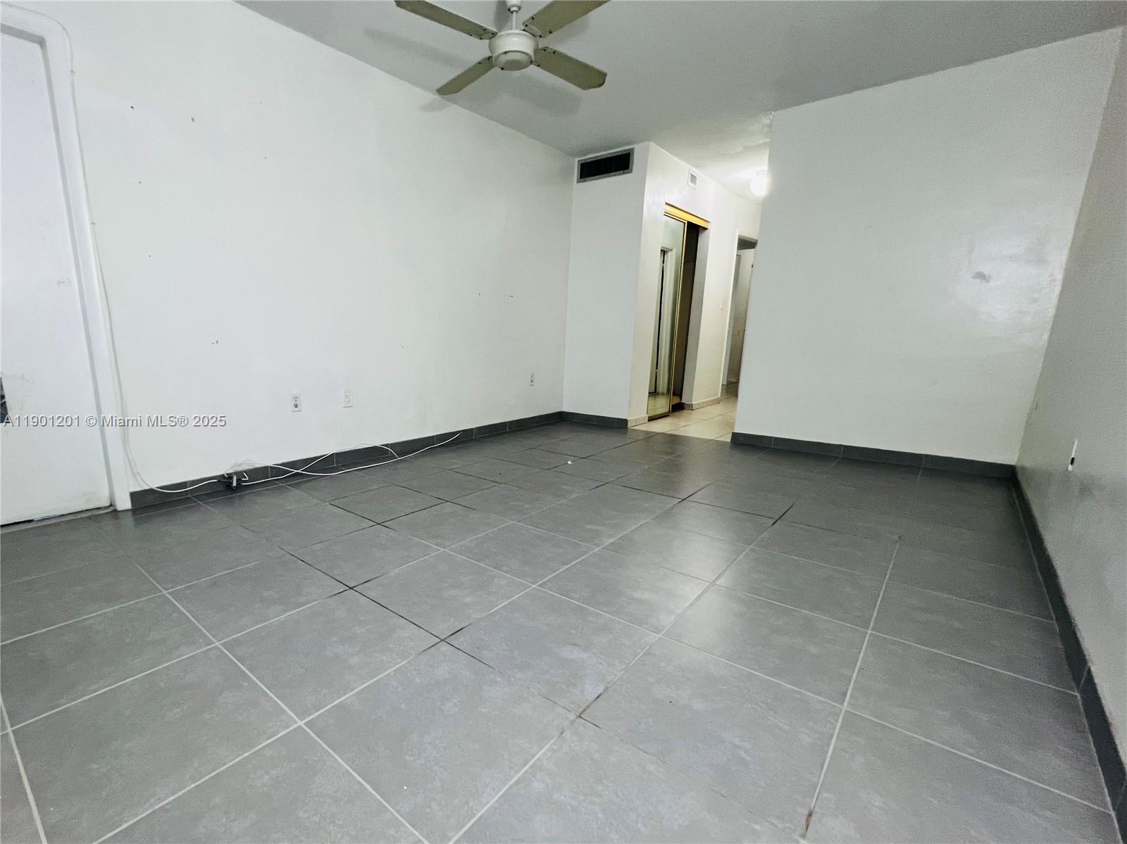 ROLLING GREEN CONDO E - Residential