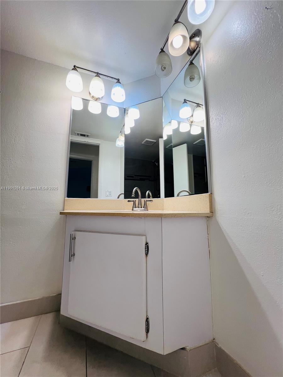 ROLLING GREEN CONDO E - Residential