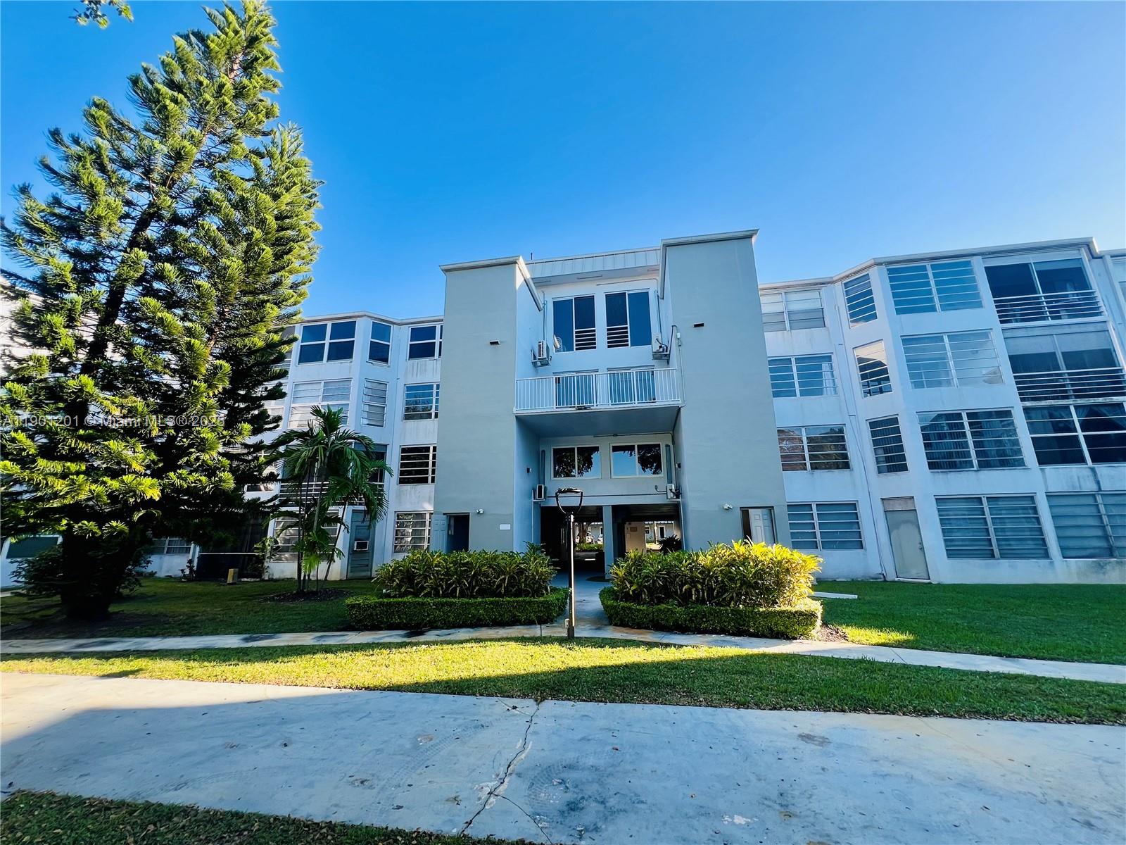 ROLLING GREEN CONDO E - Residential