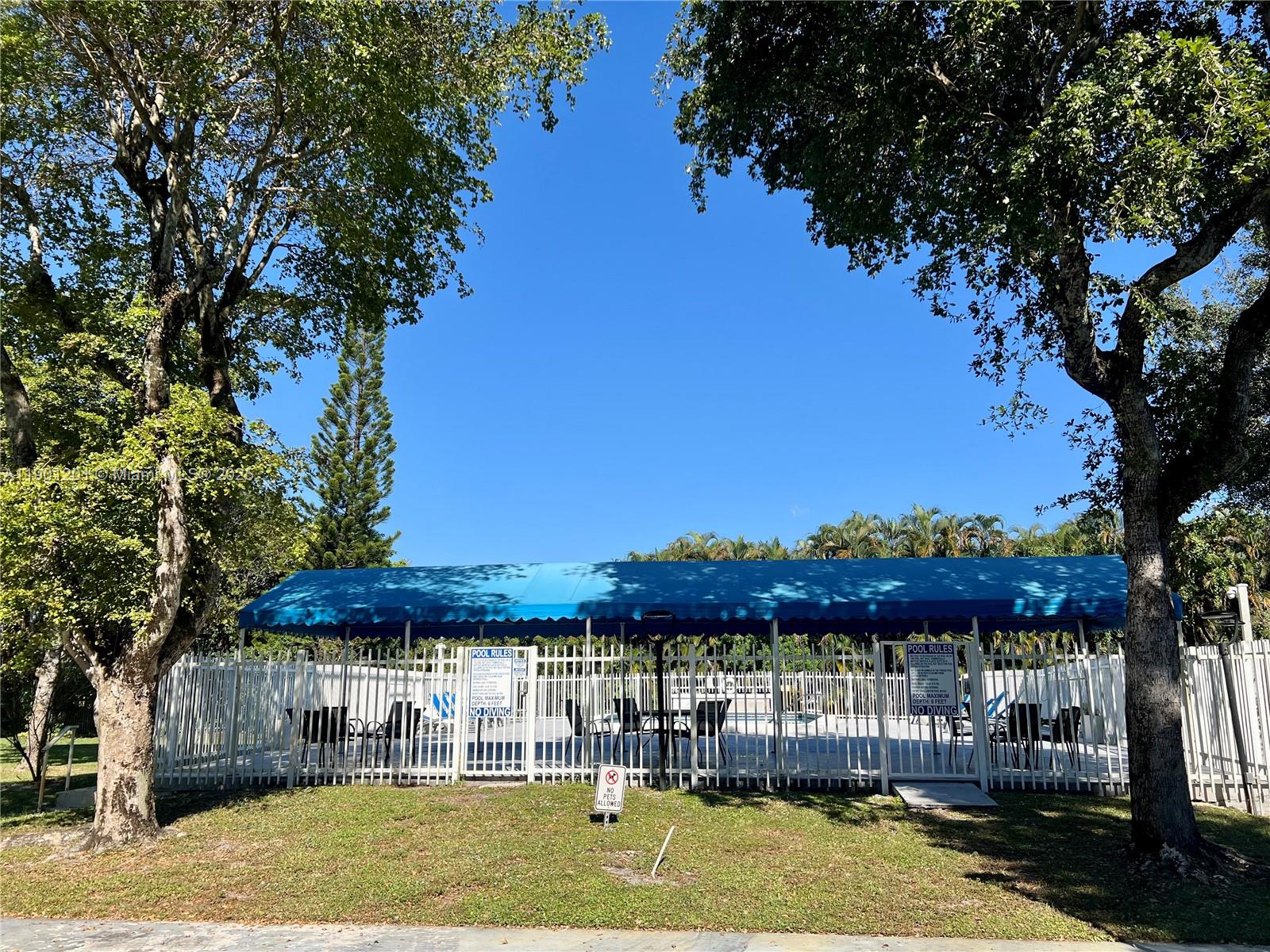 ROLLING GREEN CONDO E - Residential