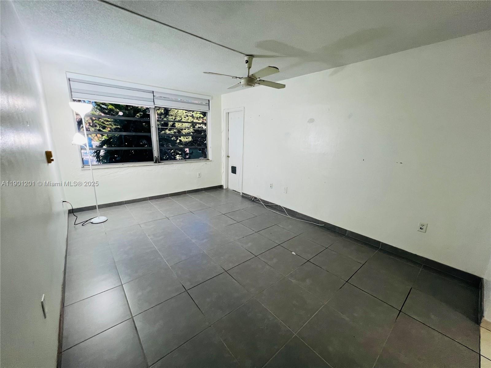 ROLLING GREEN CONDO E - Residential