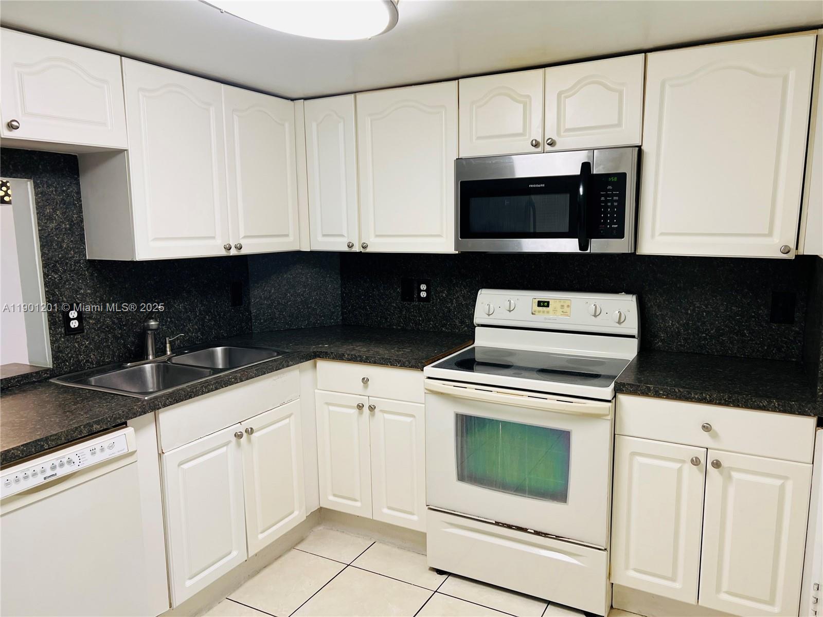 ROLLING GREEN CONDO E - Residential